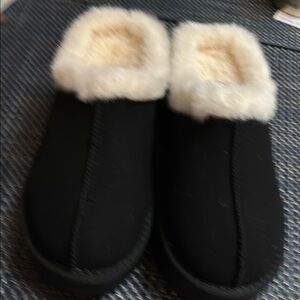 Women's Black Fuzzy clogs